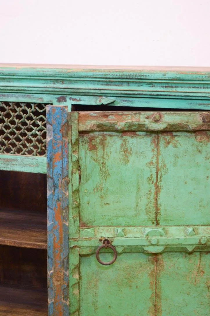 Credenza etnica india porte vecchie in legno massello dipinto verde con griglia originale in ferro battuto 2 ante