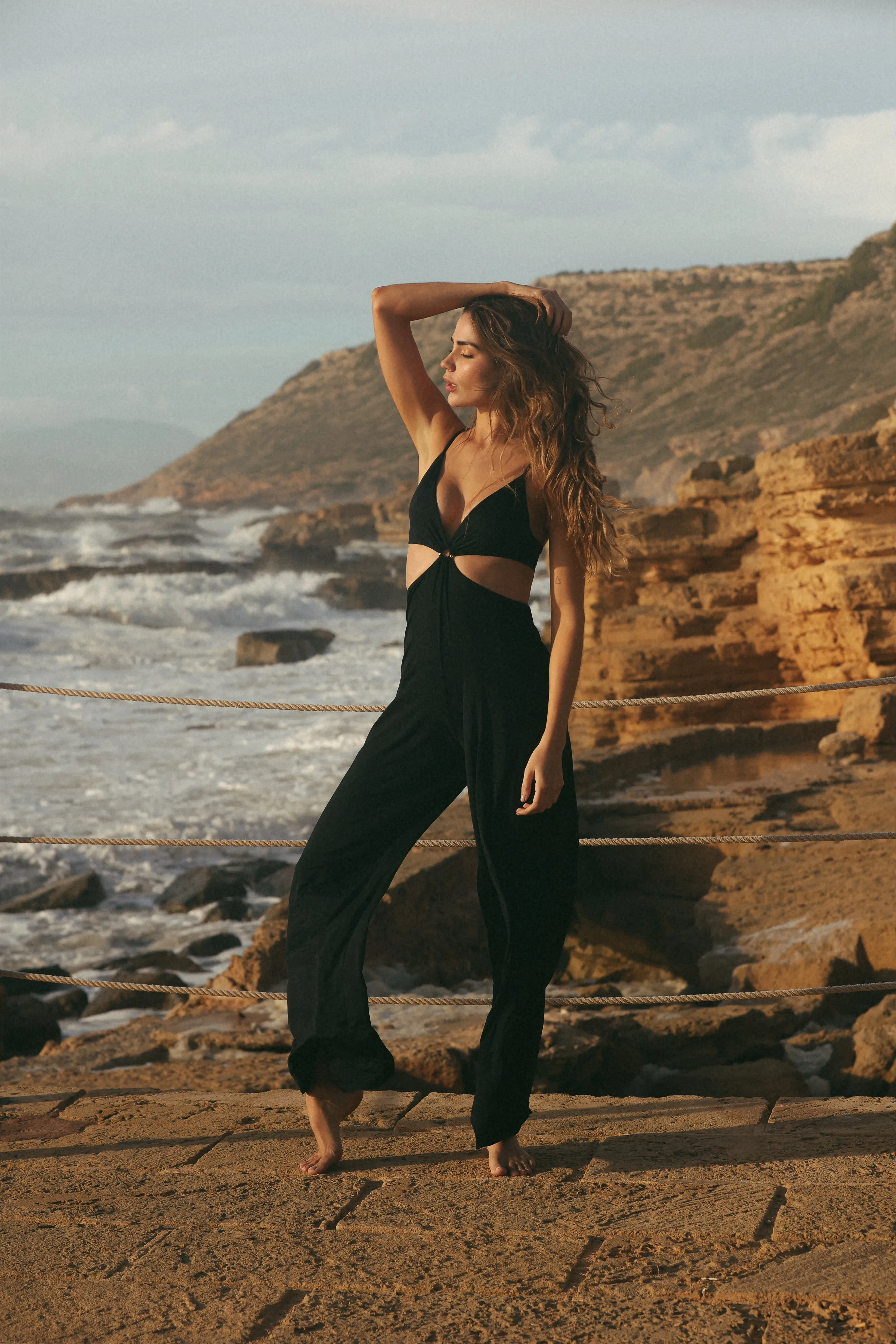GLOSSY BLACK SAND-BODYSUIT
