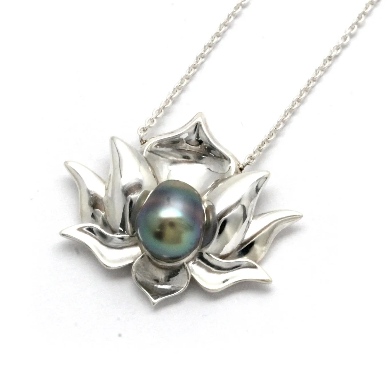 "Flor de Loto" Silver Necklace with Cortez Pearl by "Noble Sensación"