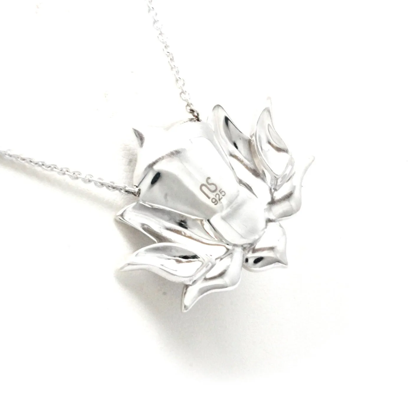 "Flor de Loto" Silver Necklace with Cortez Pearl by "Noble Sensación"