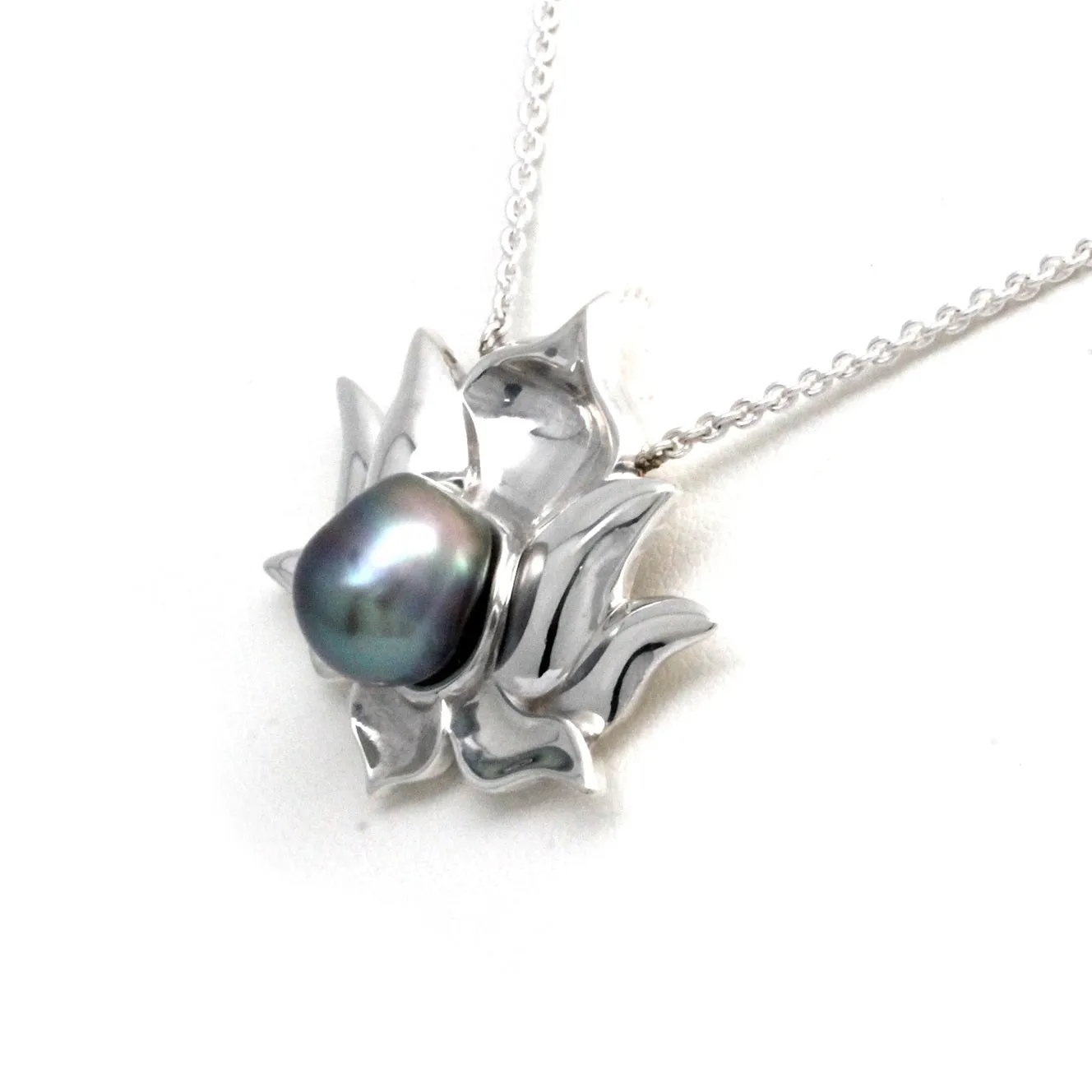 "Flor de Loto" Silver Necklace with Cortez Pearl by "Noble Sensación"