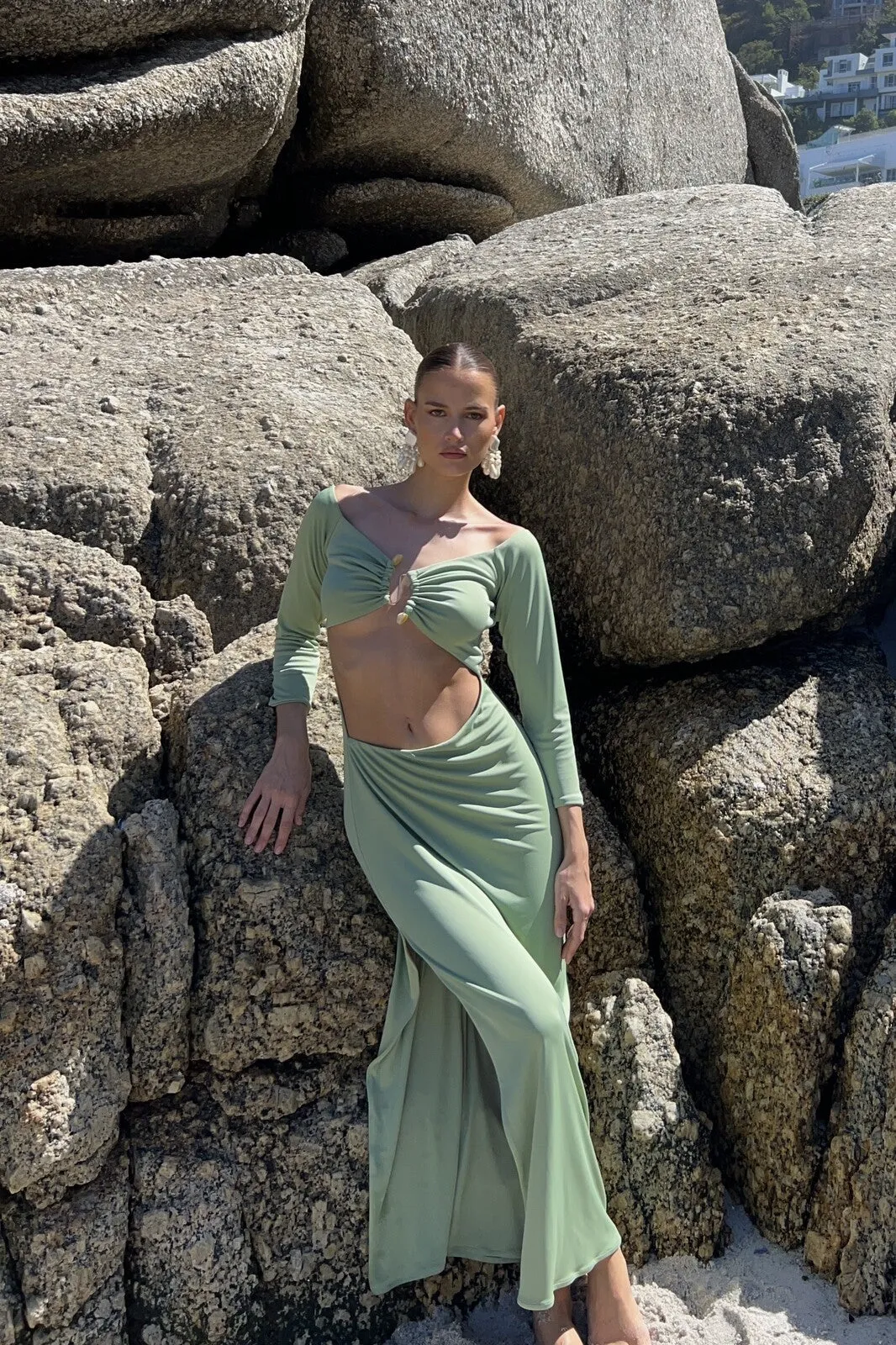 VESTIDO COMPRIDO VERDE MALHA COM APLICAÇÃO