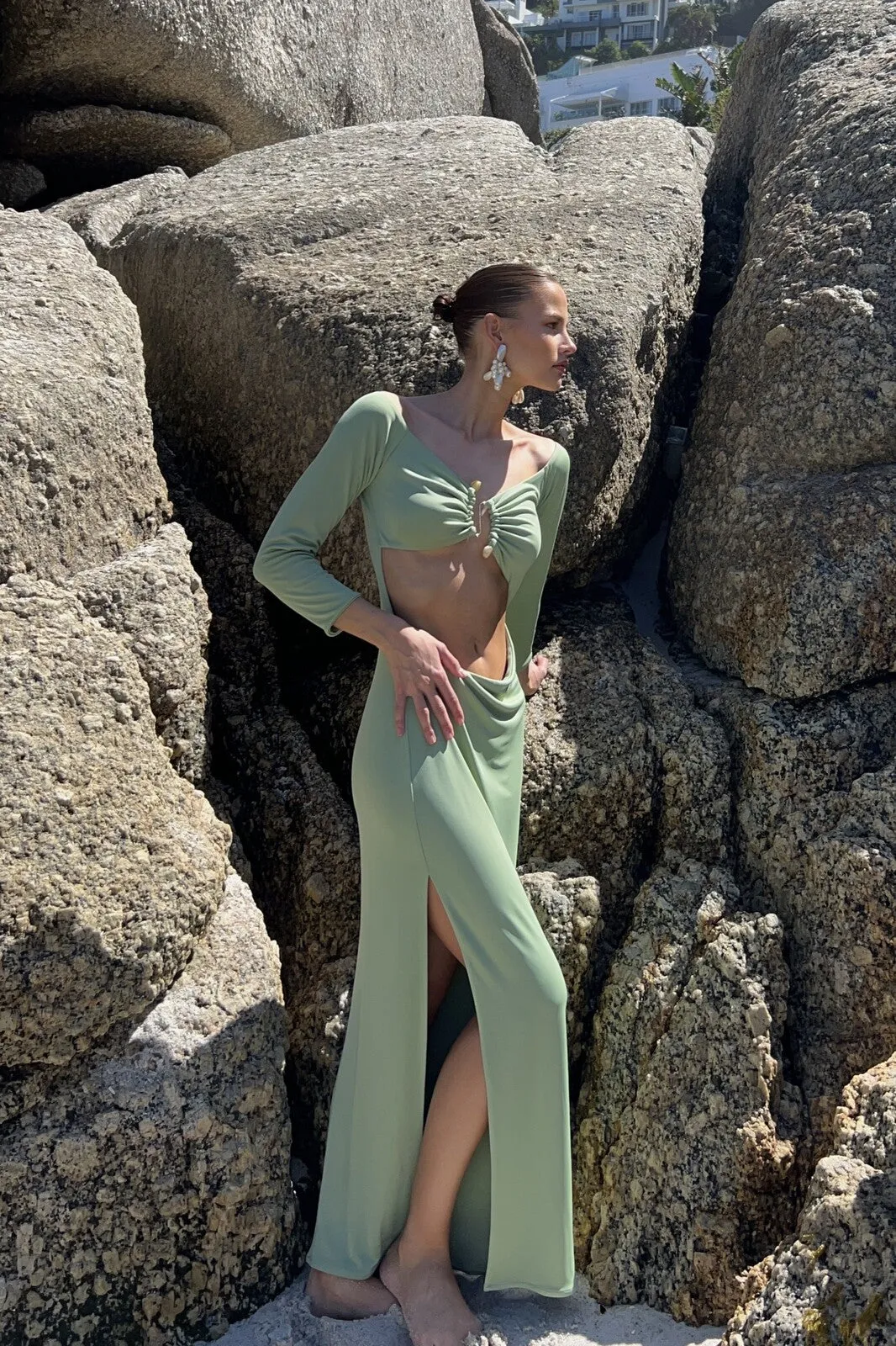 VESTIDO COMPRIDO VERDE MALHA COM APLICAÇÃO