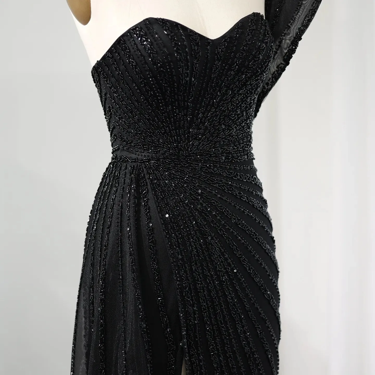 Vestido de Festa Luxo com Fenda e Manga Assimétrica - Modelo Especial