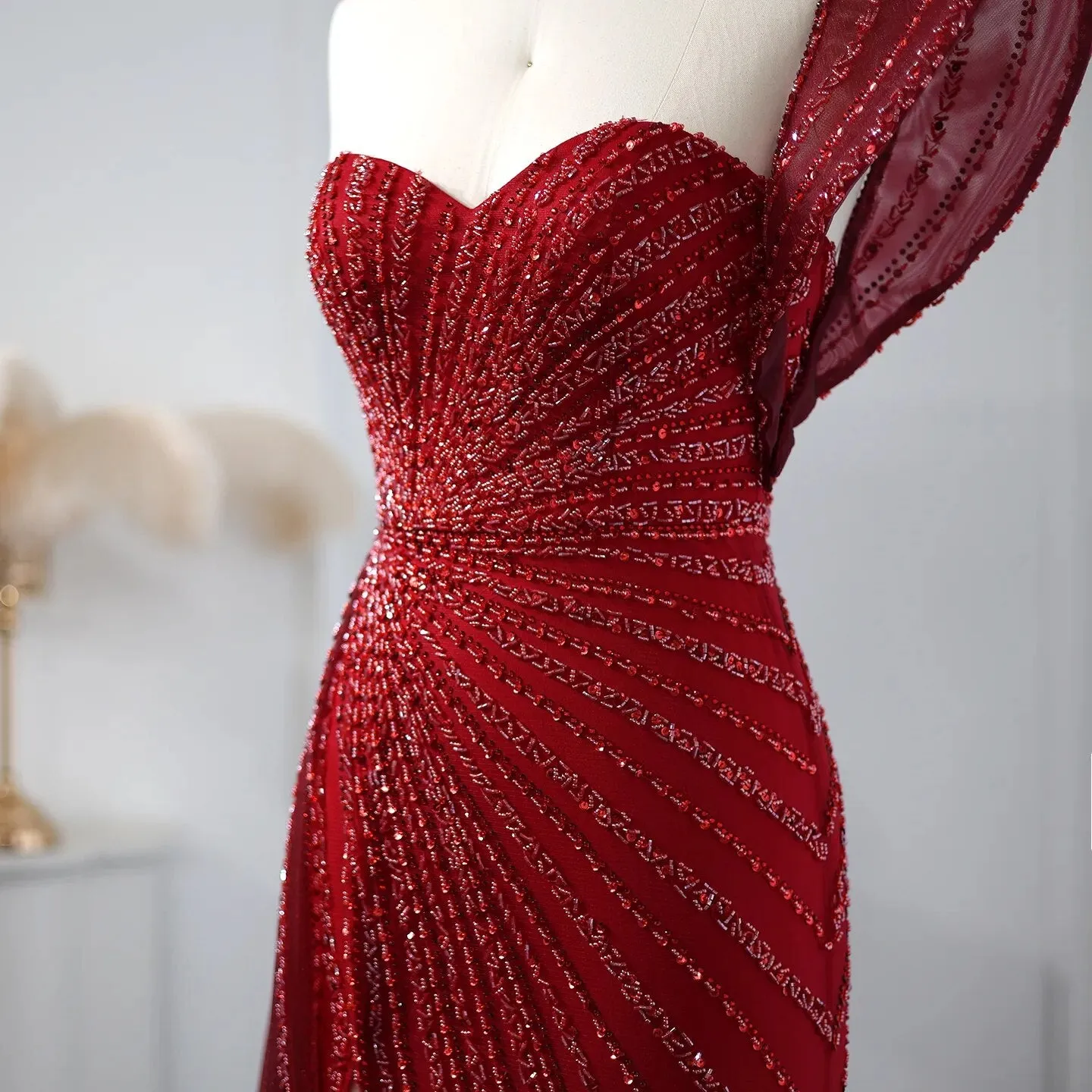 Vestido de Festa Luxo com Fenda e Manga Assimétrica - Modelo Especial